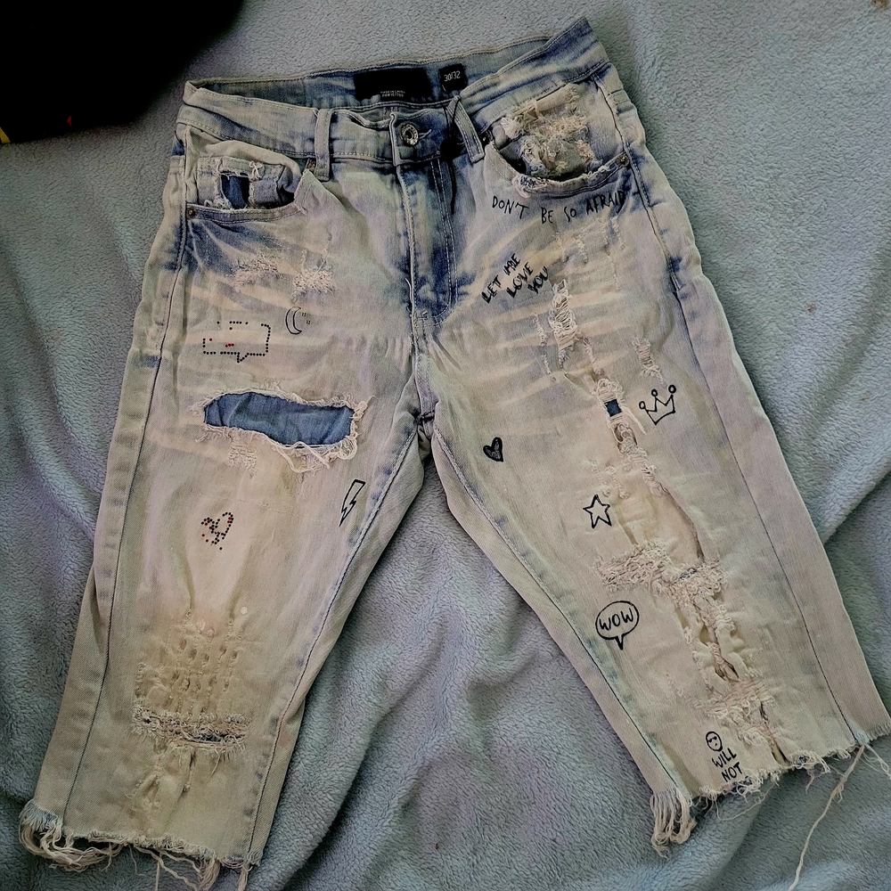 Trendy Distressed Graphic Jean Shorts for Men